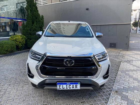 TOYOTA HILUX 2.8 D-4D TURBO DIESEL CD SRX 4X4 AUTOMÁTICO TOYOTA HILUX 2.8 D-4D TURBO DIESEL CD SRX 4X4 AUTOMÁTICO